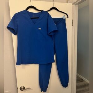 FIGS SET: MEDIUM Catarina - One-Pocket Scrub Top + high waisted Zamora